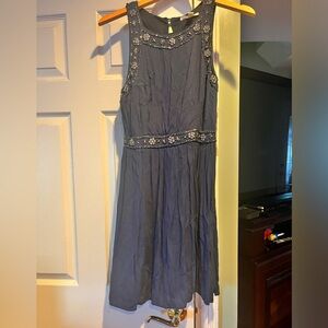 Brand new Francesca mid dress size medium